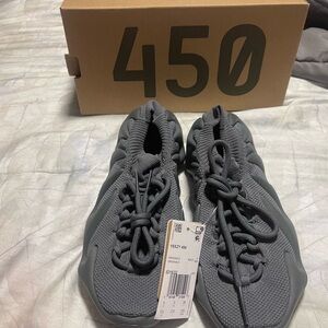Brand NWT 450 YEEZY